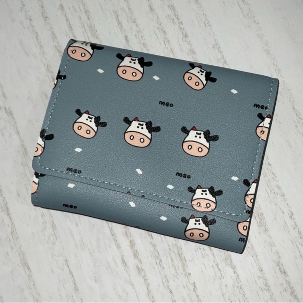 Cow Print Tri-Fold wallet women’s‎
